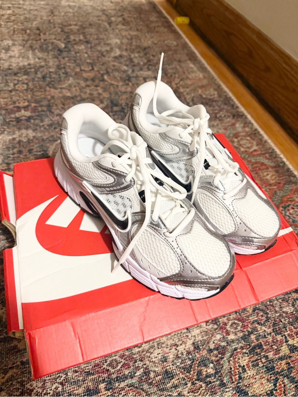 Nike Women's V5 RNR Sneakers